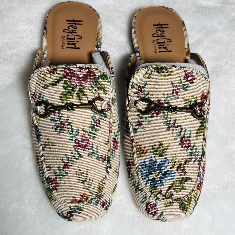 Hey Girl Floral Tapestry Slip-On Loafers - Cream Multi